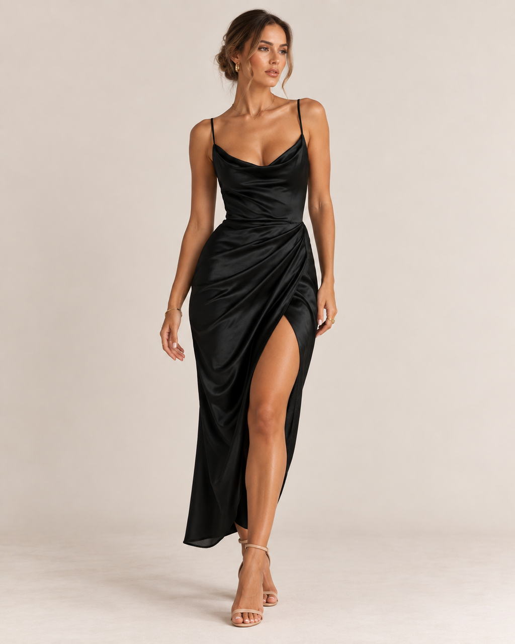 Vestido Satén Fruncido con Tirantes Finos y Cuello Drapeado