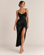 Vestido Satén Fruncido con Tirantes Finos y Cuello Drapeado