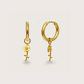Aros Huggie con Charm de Girasol Dorados